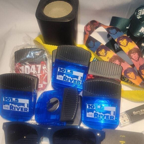 Junk drawer lot - Picture 2 of 5